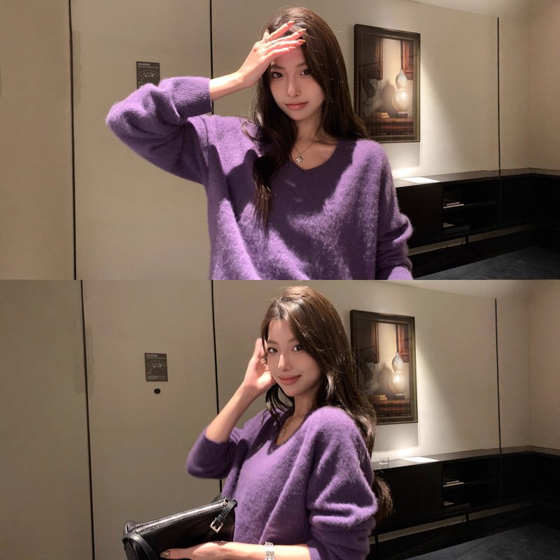 Baishiwang Sheep Wool Brushed Plush Seamless One-Piece V Neck Sweater for Women in Autumn and Winter Loose and Versatile Slimming Look Top