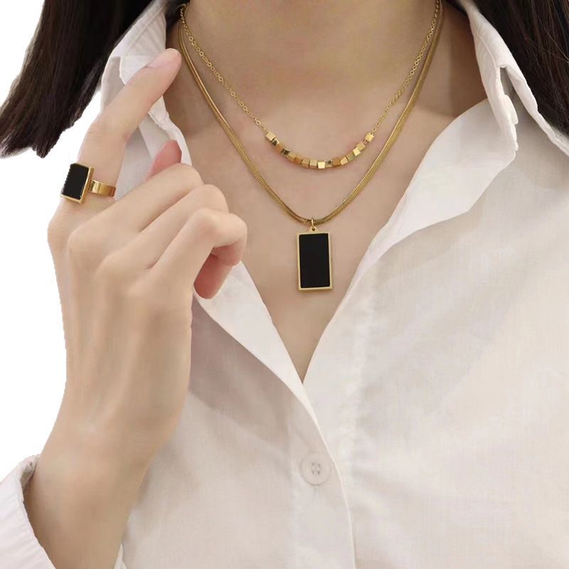 Colar minimalista em camadas para mulher corrente delicada_voghion.com
