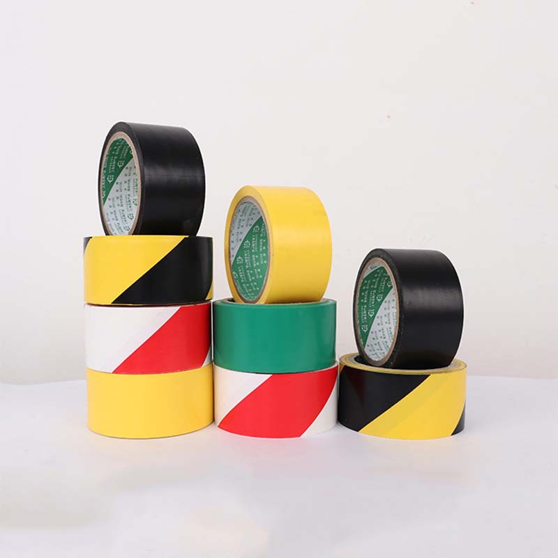 Los fabricantes suministran cinta de advertencia negra y amarilla al por mayor, cinta de marcado de suelo tipo cebra, cinta de advertencia de PVC al por mayor.