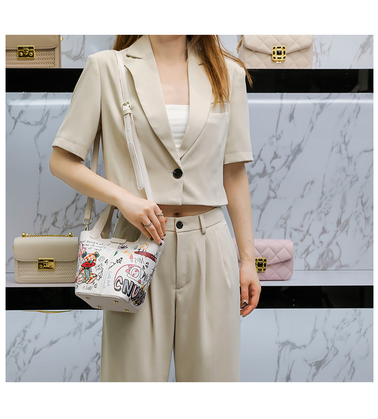 Little Bear Graffiti Basket Bucket for Women 2024 New High end Fashion Versatile Handheld Crossbody Bag_voghion.com