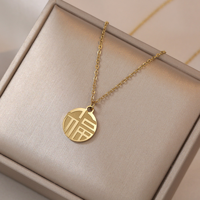 Acero de titanio elegante luz de lujo chapado en oro exquisito collar sin desvanecimiento de las mujeres del todo-fósforo de moda Red Cadena de clavícula de moda fábrica