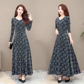 中老年大码200斤金丝绒连衣裙洋气女装妈妈装秋冬中长裙女