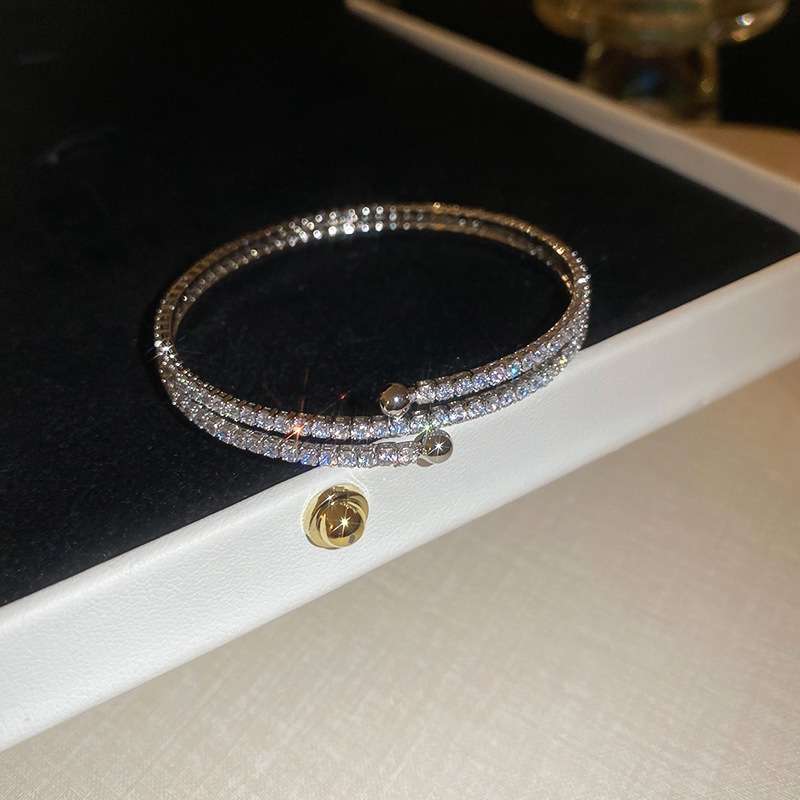 欧米のクロスボーダーにジルコンを入れて、ブレスレットを開けます。