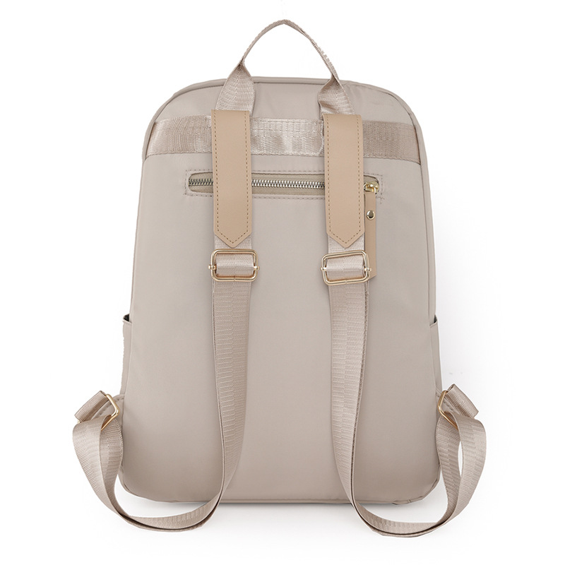 El fabricante emitió 2023 nuevas mochilas de nailon para mujer coreana, bordado de moda, remaches, mochila de viaje, mochila escolar para mujer