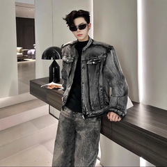 アメリカのレトロな個性のデニムのコートの男性のタイプの春と秋の高級感の肩のジャケットのファッションの立襟の黒いデニムの上着