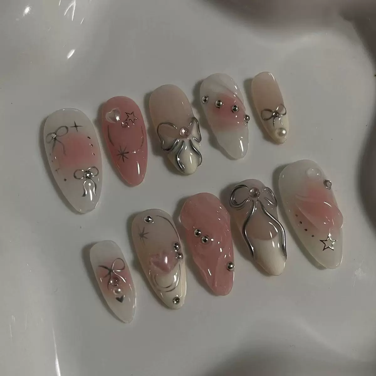 24片装3D蝴蝶结美甲立体手工魔镜粉穿戴甲法式爱心腮红假指甲甲片