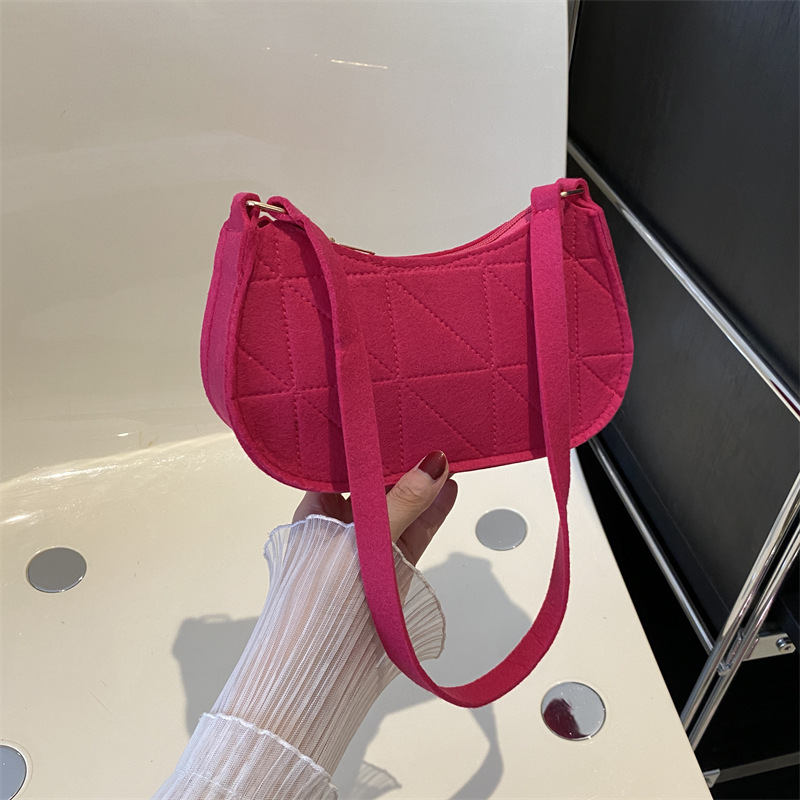 Bolsa de hombro de tela de moda de color sólido para mujeres 2023 verano nuevo aire extranjero bolsas de brazo rojas temperamento bolsas de moda
