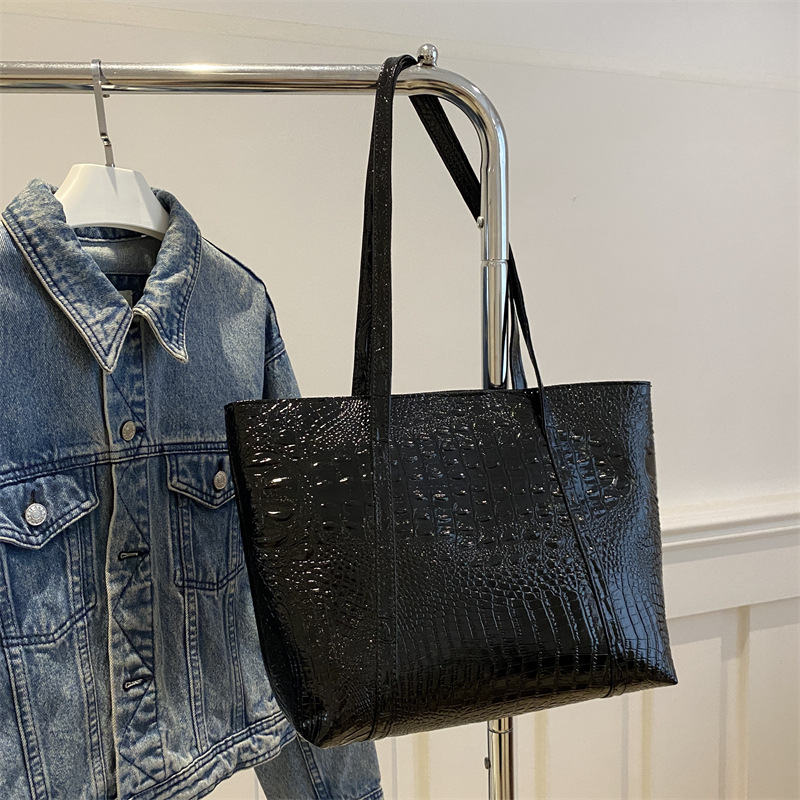 Bolsos de alta calidad de gran capacidad para mujeres 2024 nuevo otoño / invierno de moda bolso de hombro para trabajar bolso de viaje universal