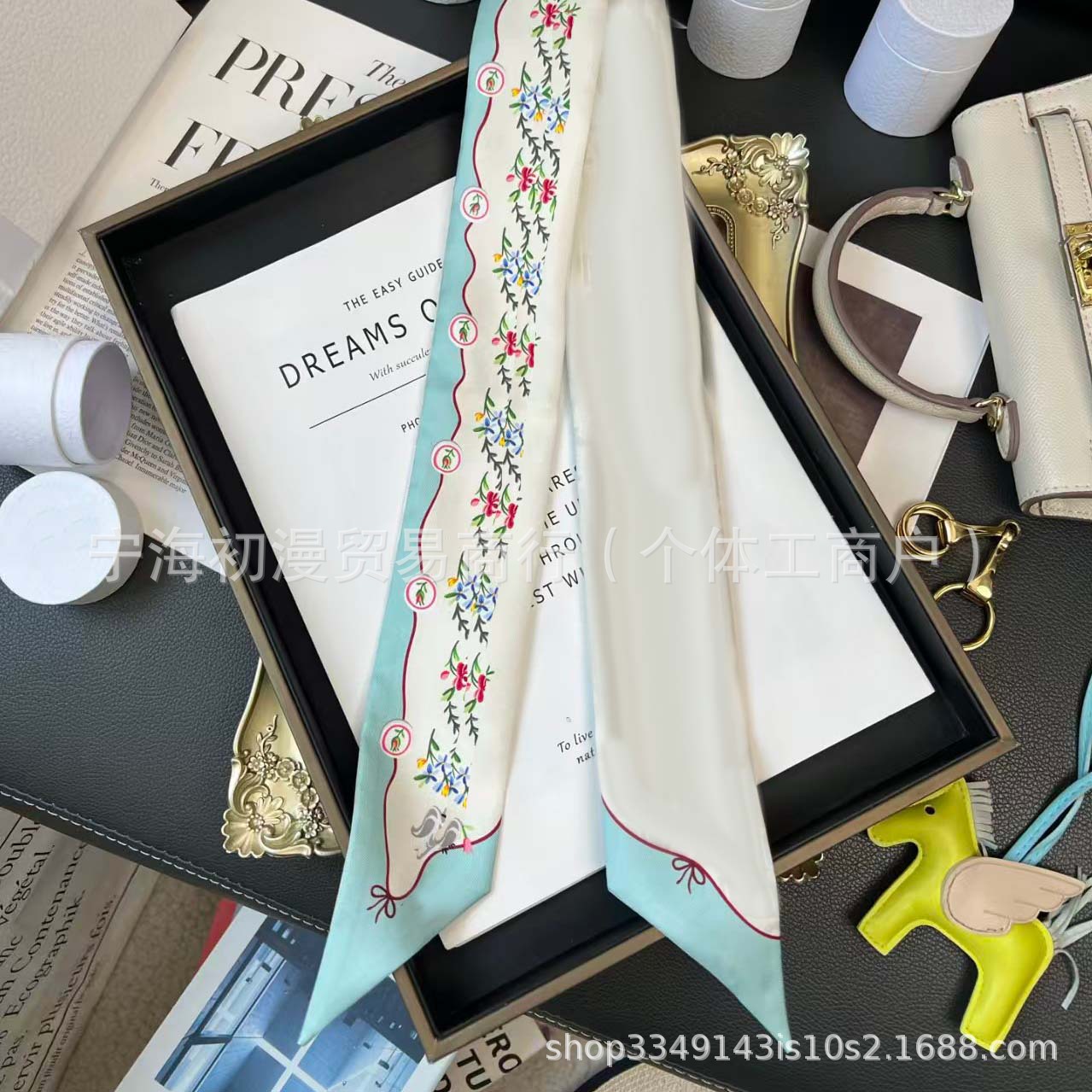 작은 꽃무늬 알파벳 105*6cm 카키