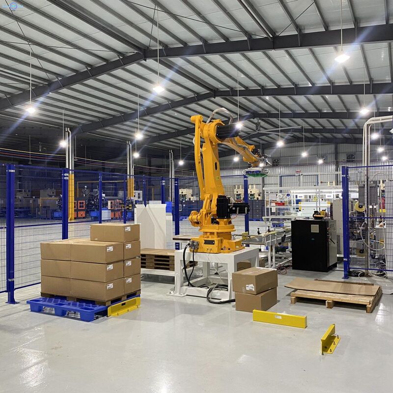 Unmanned packaging line palletizer can complete the neatly stacking of goods in a short time.