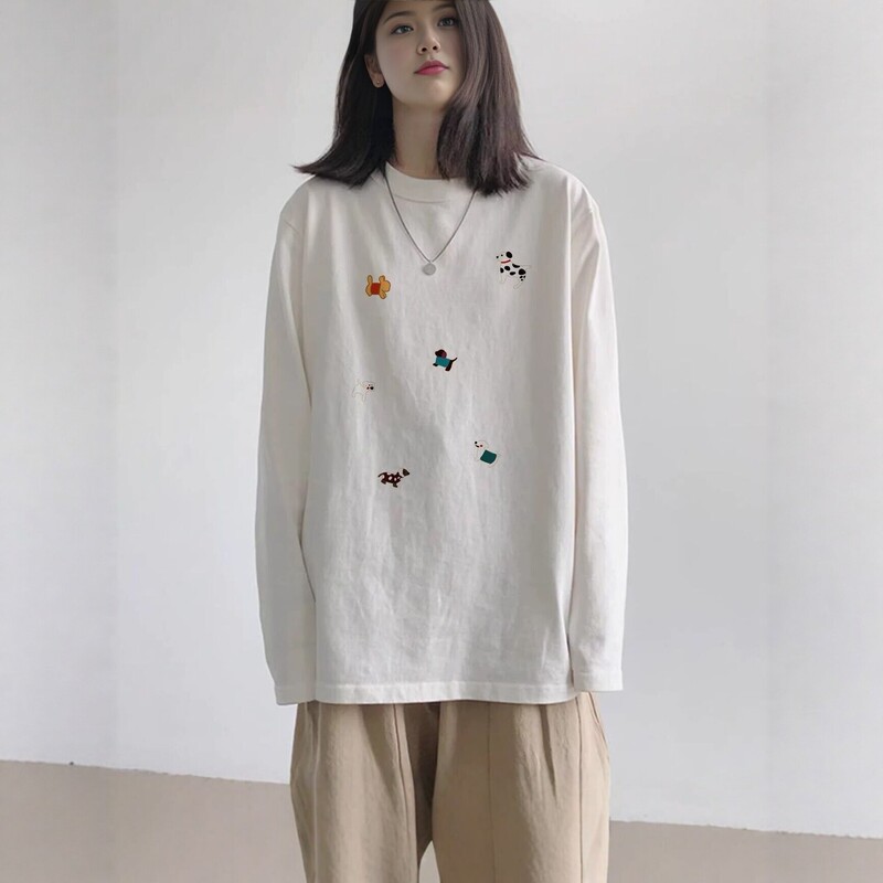 White pure cotton long-sleeve women's t-shirt, popular autumn and winter style, regular shoulder, base layer top with clear print, round neck, loose fit White pure cotton long-sleeve women's t-shirt, popular autumn and winter style, regular shoulder, base layer top with clear print, round neck, loose fit