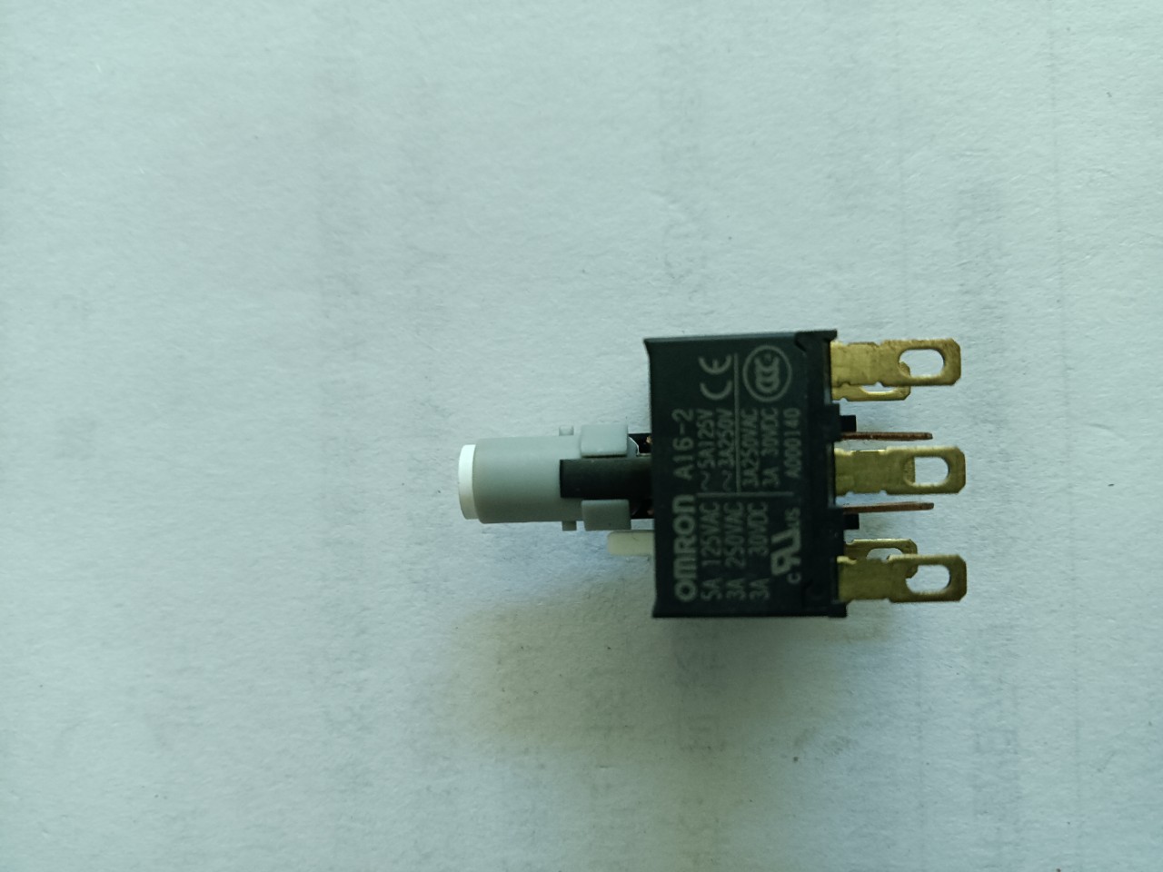 全新原装欧姆龙白色带灯按钮开关A16-2 A16L-W-24D-2