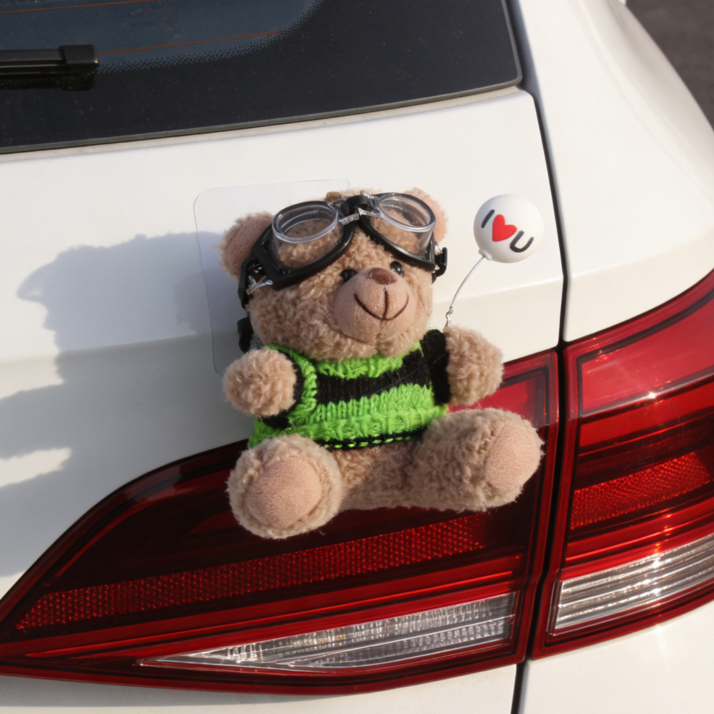 Colgante de coche Colgante trasero Dibujos animados lindo oso trasero trasero muñeca adorno pegatina baúl fuera del coche muñeca