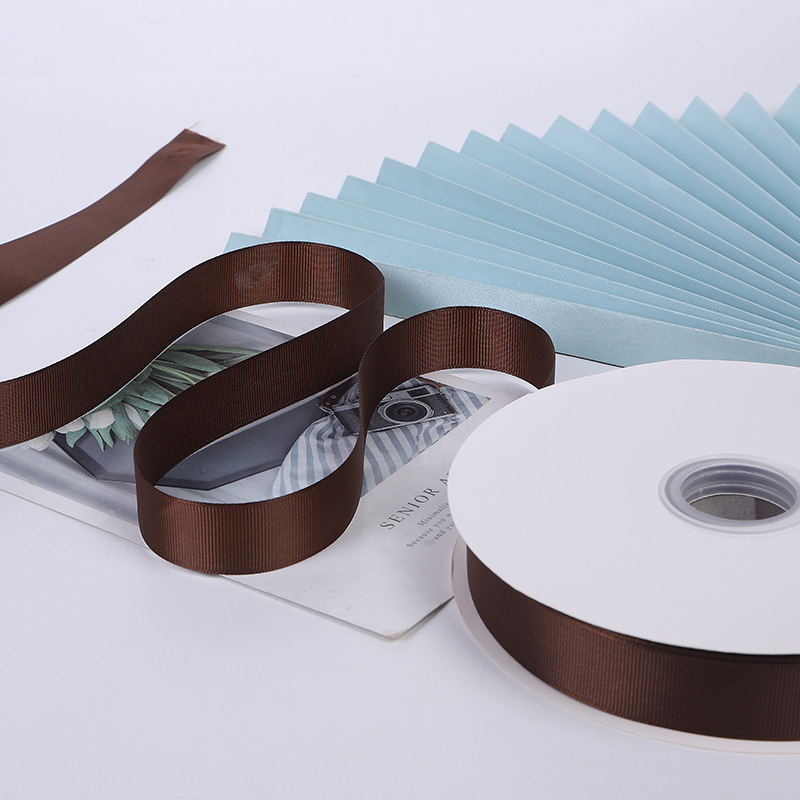 Suministro directo de fábrica cinta roscada cinta marrón caja de regalo embalaje bolso cinta accesorios de ropa cinta al por mayor