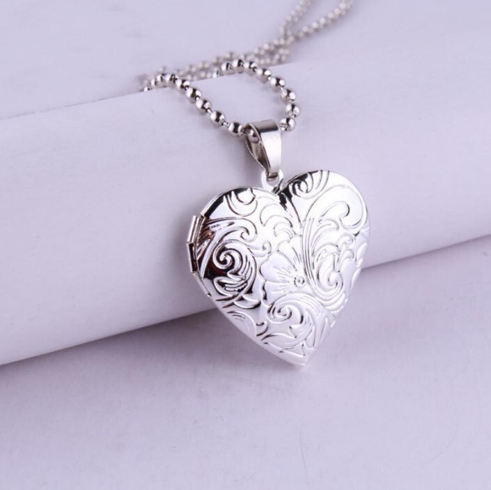 European and American stainless steel photo box necklace carved open photo frame pendant peach heart pendant necklace wholesale European and American stainless steel photo box necklace carved open photo frame pendant peach heart pendant necklace wholesale