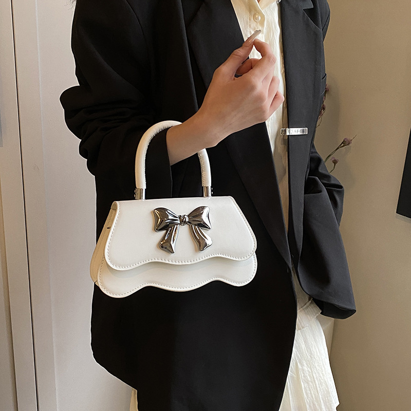 Bolso cuadrado pequeño popular de este año 2024 bolso de principios de primavera, bolso de hombro con lazo, bolso de mensajero de color sólido lindo, bolso femenino