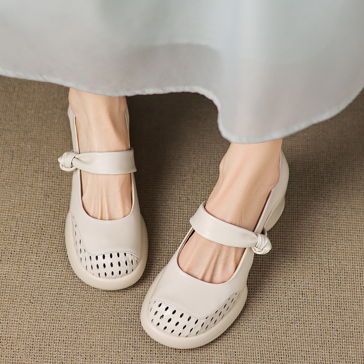 Giày sandal cao gót nữ quai ngang da bò mũi kín gót dày — đen
