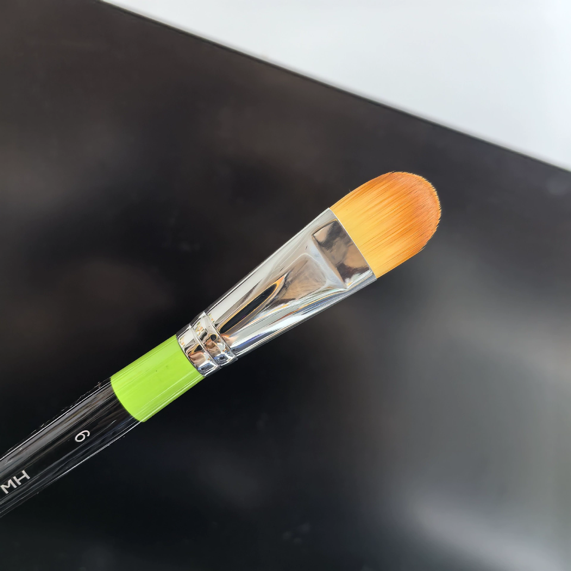 Кисть concealer, тональная основа, скрывает темные круги под глазами