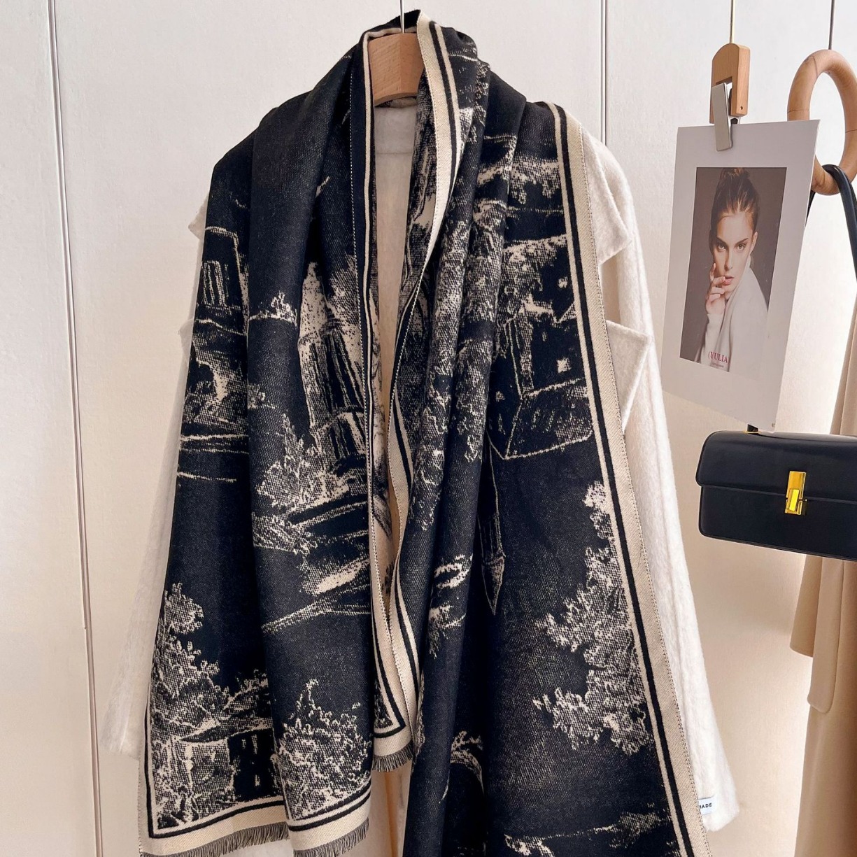 Ventas transfronterizas de bufandas calientes temperamento de moda corto bordado bufandas largo otoño y invierno explosivo estilo nacional imitación chal de cachemira