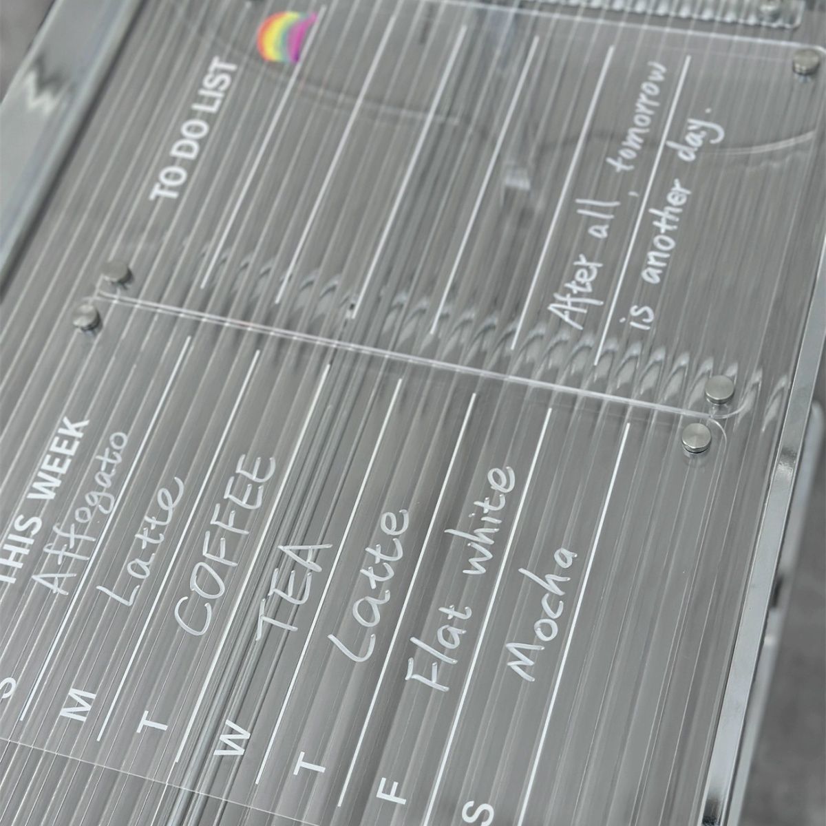 Tablero de exhibición de succión magnética Memo de acrílico que se puede borrar del tablero de mensajes de la etiqueta del refrigerador, horario semanal de puerta de hierro de entrada transparente