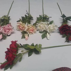 3頭の大きな角のバラのシミュレーション花の小売単一の家庭の結婚祝いの装飾の道具の結婚式は造花の乾いた花を配置します。