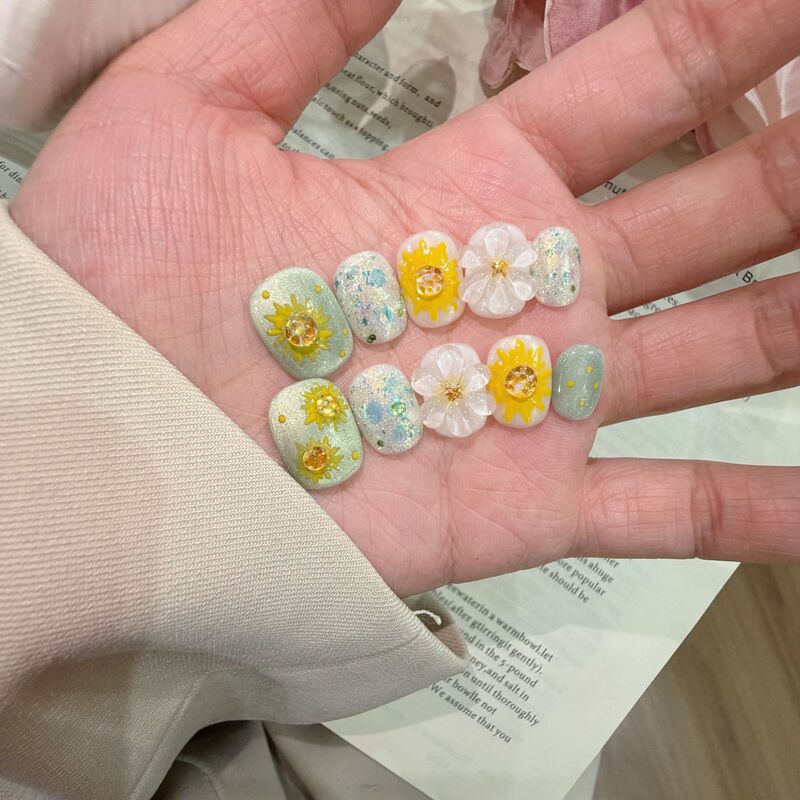 Handmade Nail Tips, Pure Handmade Nail Art, Summer Sunflower Gradient, Simple and Brightening Short Nail Stickers Handmade Nail Tips, Pure Handmade Nail Art, Summer Sunflower Gradient, Simple and Brightening Short Nail Stickers