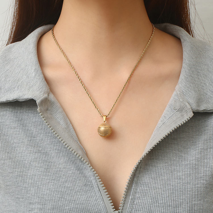 INS Moda transfronteriza europea y americana Collar colgante de bola azul de acero inoxidable Moda NBA Pareja Serie deportiva Collar al por mayor