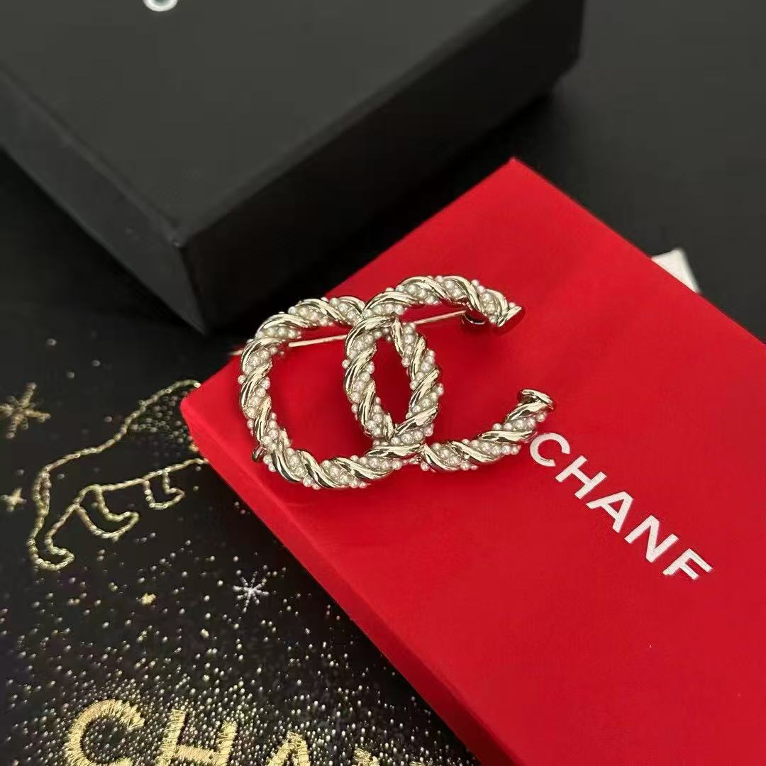 Classic Chanel-Style High-End Gold-Plated Brooch, Fashionable Retro Star Ocean Personality Trend, Sweet and Cool Heart Design
