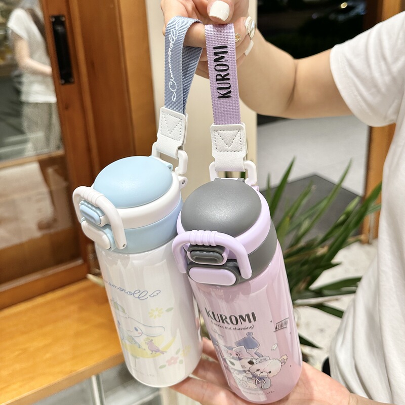 サンリオ子供用ダブルドリンク断熱カップ、持ち運び用ロープ付き、クリエイティブなポータブル特別なストロー、学生向けの直接飲用の二重目的ウォーターカップ|undefined