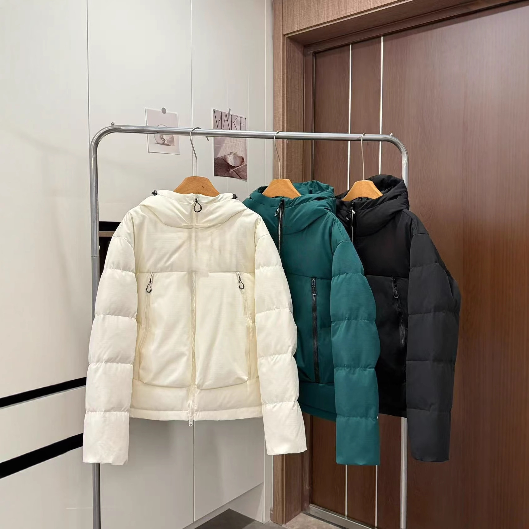 三色羽绒服 款号：2100