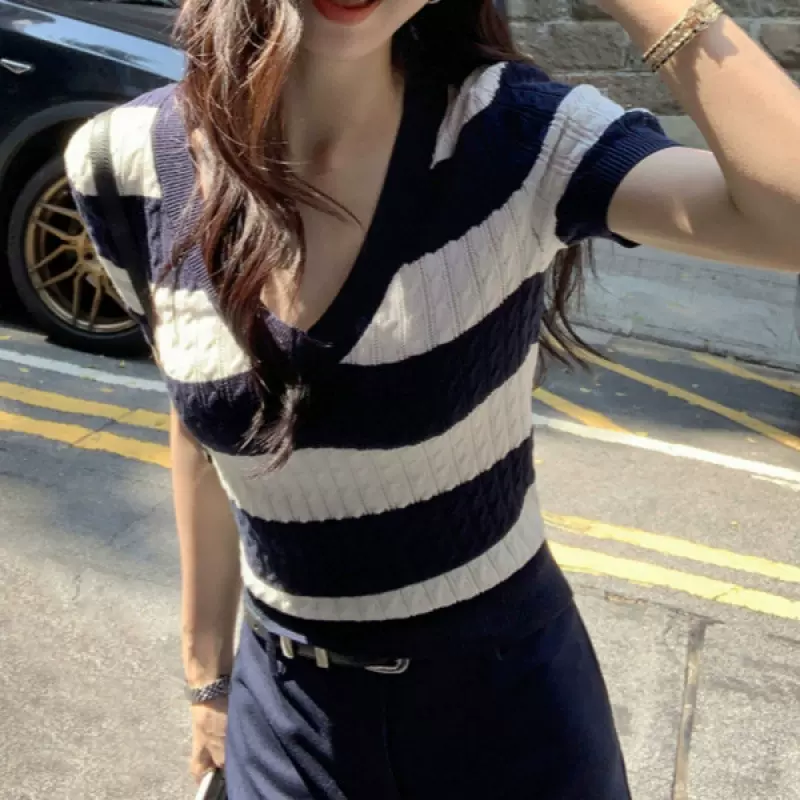 复古港风V领短袖T恤女2025夏季麻花修身显瘦上衣优雅知性风针织衫