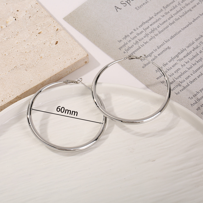 Amazon moda popular cobre plateado 18K oro hueco brillante pendientes creativo europeo y americano exagerado Comercio exterior pendientes al por mayor