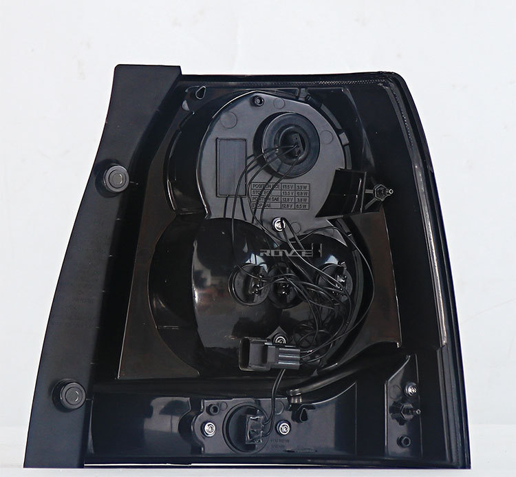 Applicable to 2005-2014 Land Rover Freelander 2 blackened taillight God 2 old new black rear light