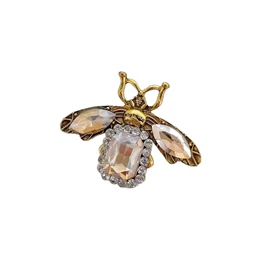 胸针;耳钉;胸饰