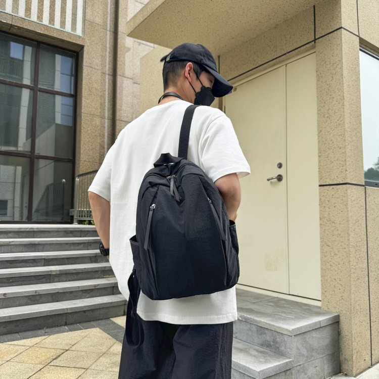 Fácil de llevar, la mochila es una buena opción para usted