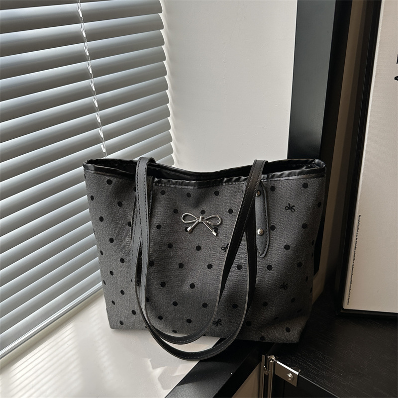 Bolsa de tela de gran capacidad de aire extranjero, punto de onda de corazón de桃ar, otoño de 2024 nueva moda de moda, bolsa de hombro universal