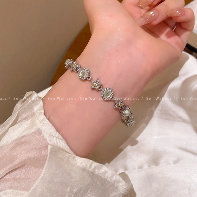 绿色花朵海星手链女轻奢小众精致高级感手串复古大气高档手饰批发|undefined