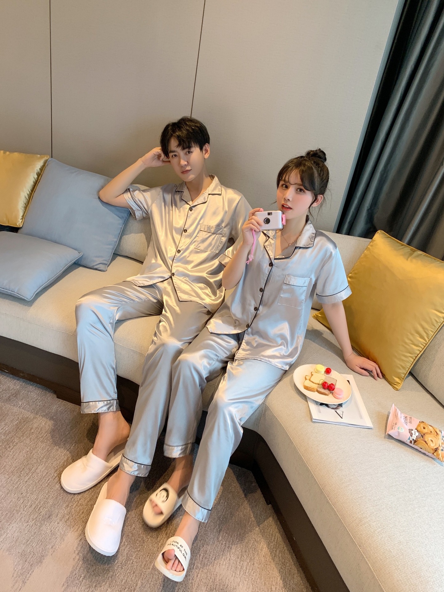 Pajamas de pareja de hielo de verano de mangas largas damas cardigan casuales sueltos primavera y otoño hombres de mediana edad ropa para el hogar grande