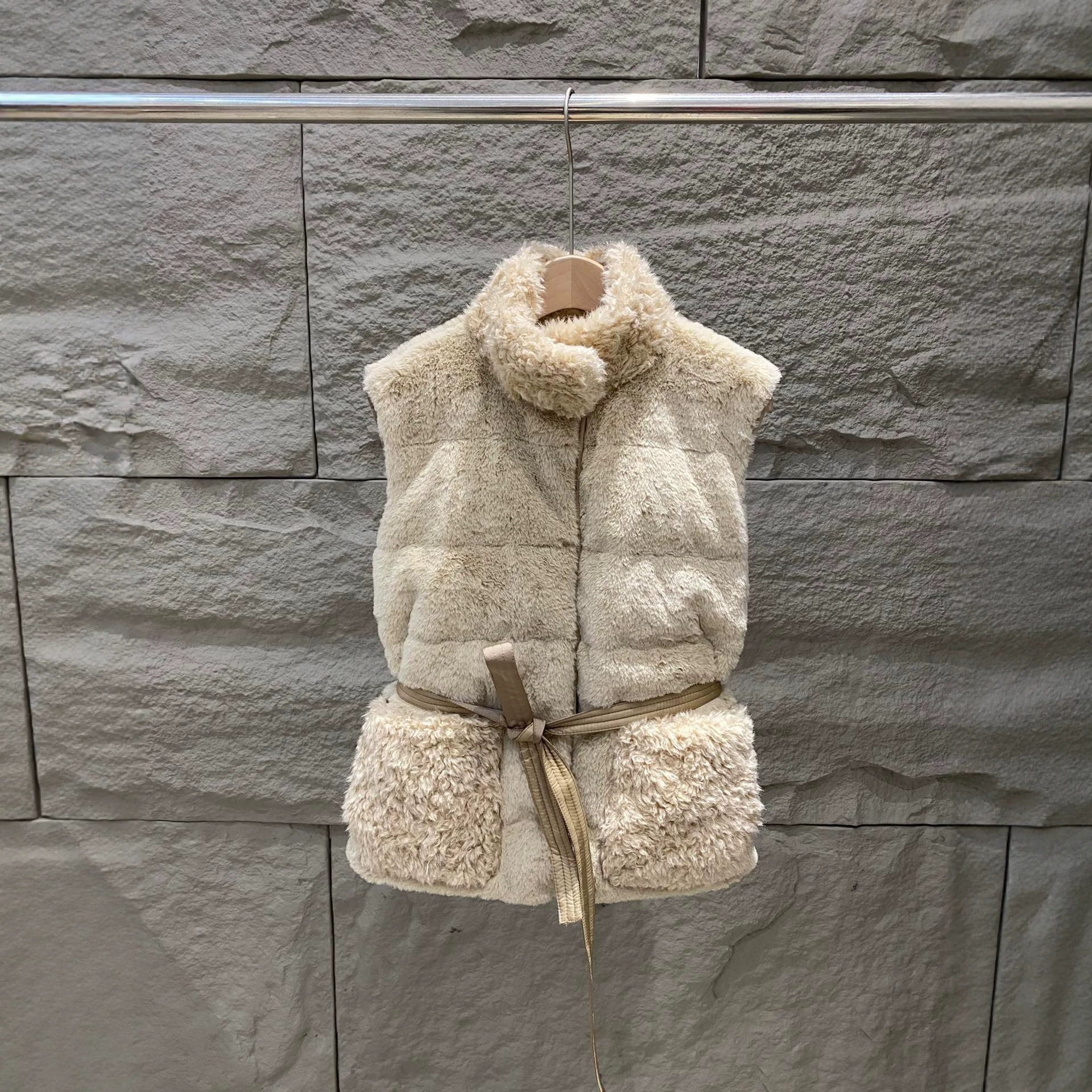 High-quality, genuine, original label, in stock, new Joui women's waist-slimming synthetic teddy bear down vest.