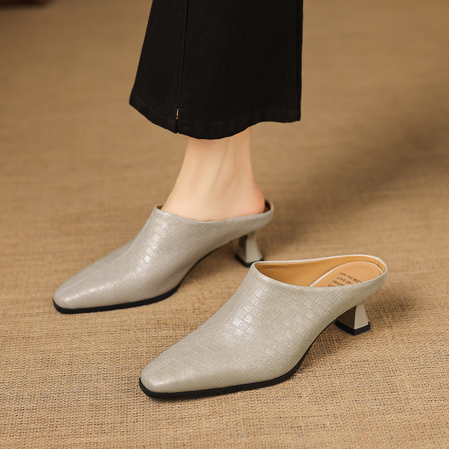 Sandal nữ bít mũi gót thô 5 cm, da bò đơn giản mùa xuân hè — đen