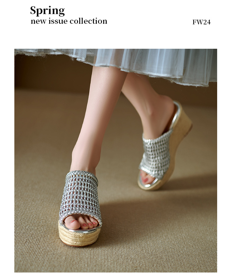 Dép sandal nữ quai chữ V đan rỗng, đế xuồng cao gót, mũi hở kiểu cá sấu — màu vàng, bạc chi tiết 15