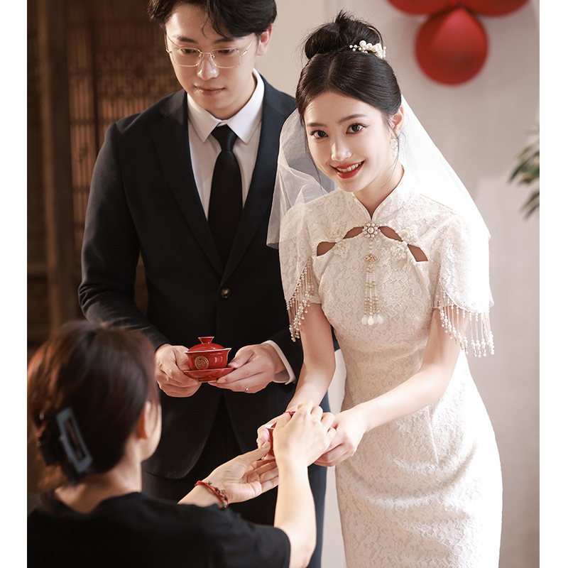 White engagement cheongsam toast dress bride small person registration dress Chinese improved young lace