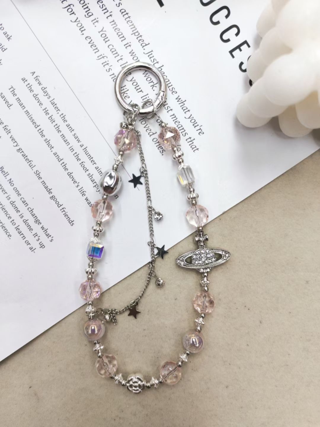 Cadenas de alta sensación de cuentas de cristal de Saturno parpadeante nuevo estilo chino bolso de cámara colgante corta cuerda de caso de teléfono móvil