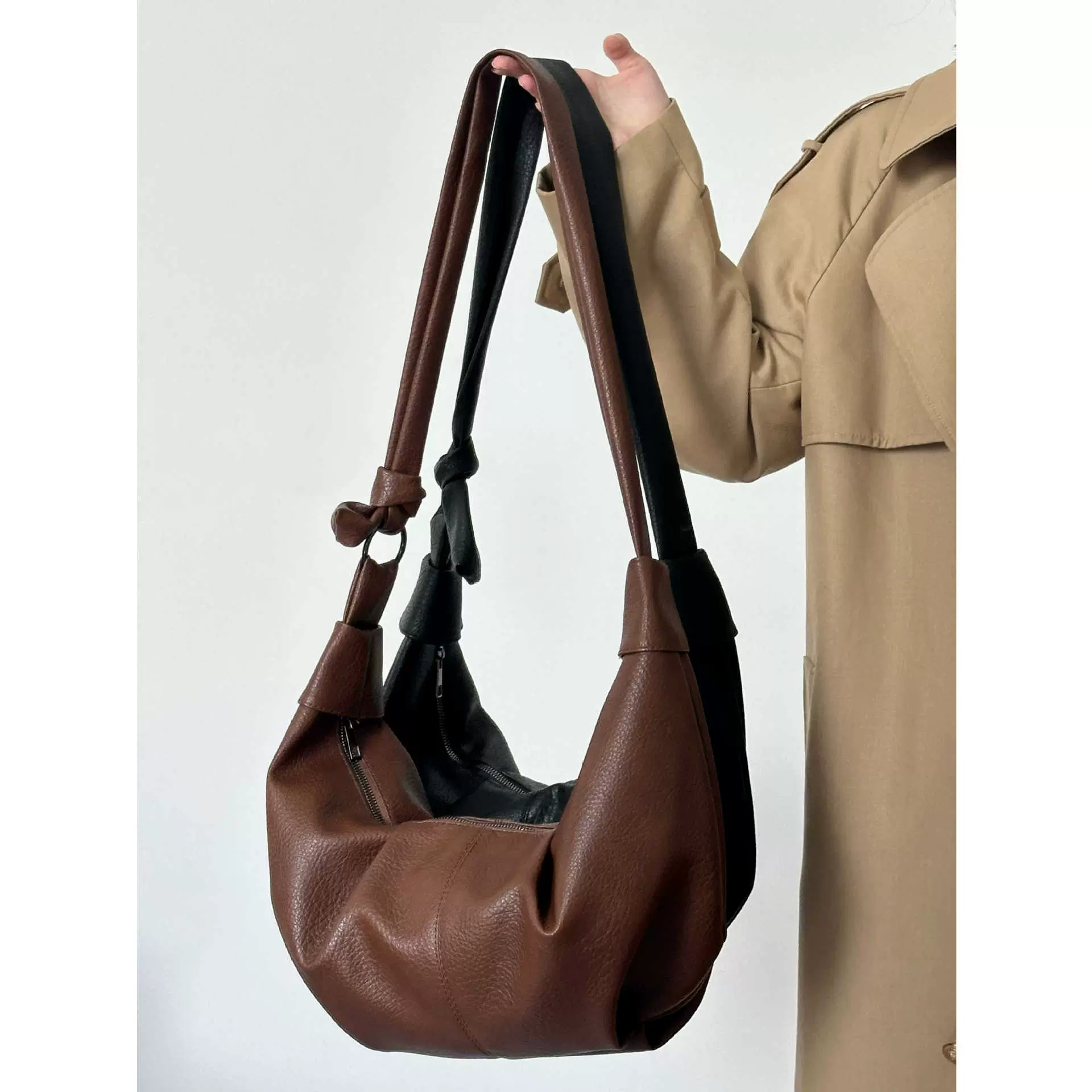 韩系褶皱斜挎饺子包女2024新款潮大容量软皮托特包学生上课通勤包