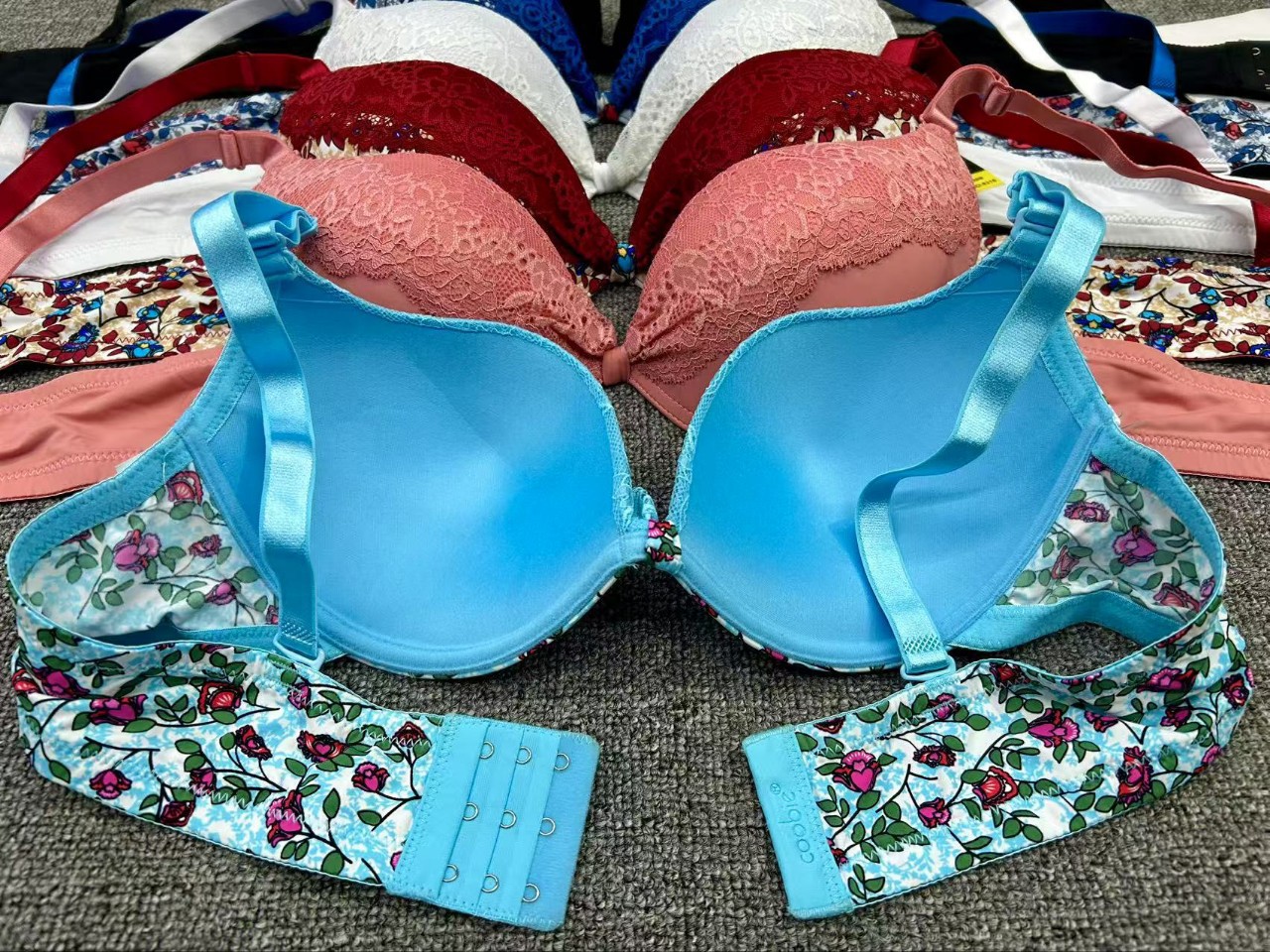 Un solo patrón de colado tipo sexy delgado bra de ropa interior image 2