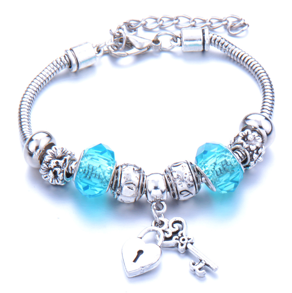 Ethnic Beaded Bracelet With Crown Pendant And Lobster Clasp_voghion.com