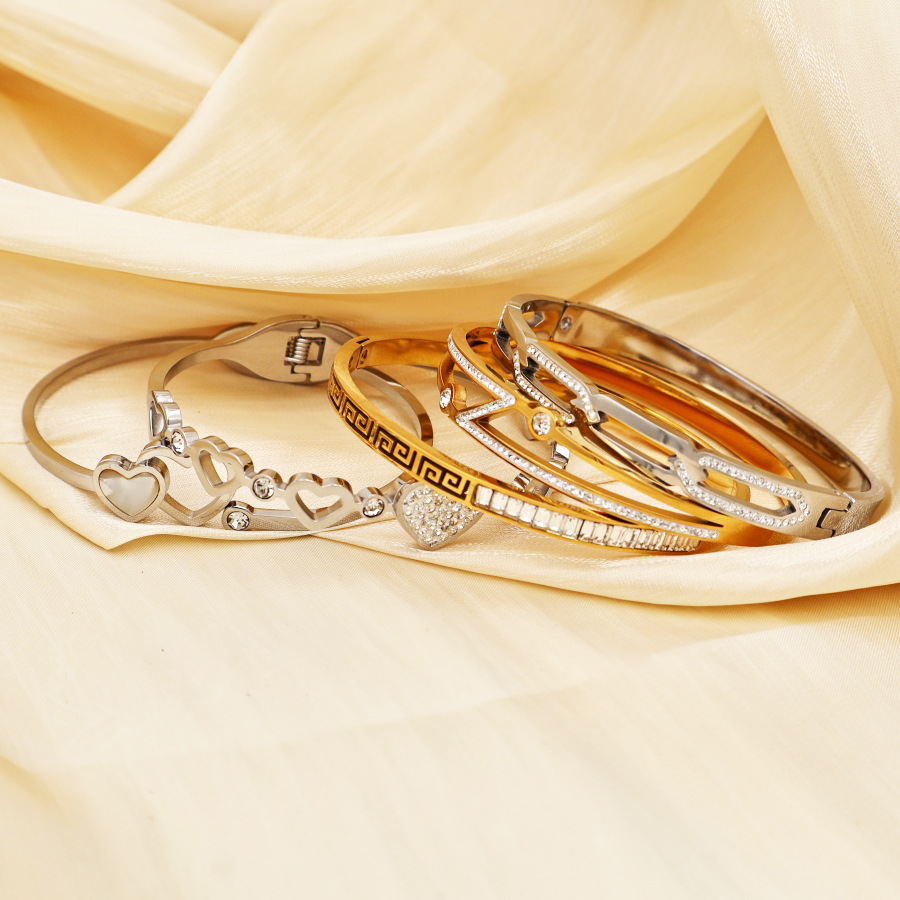 Forme De Cœur Rétro Style Classique Plaqué Or 18K Acier Inoxydable 304 Diamant Artificiel Bracelet En Masse display picture 4