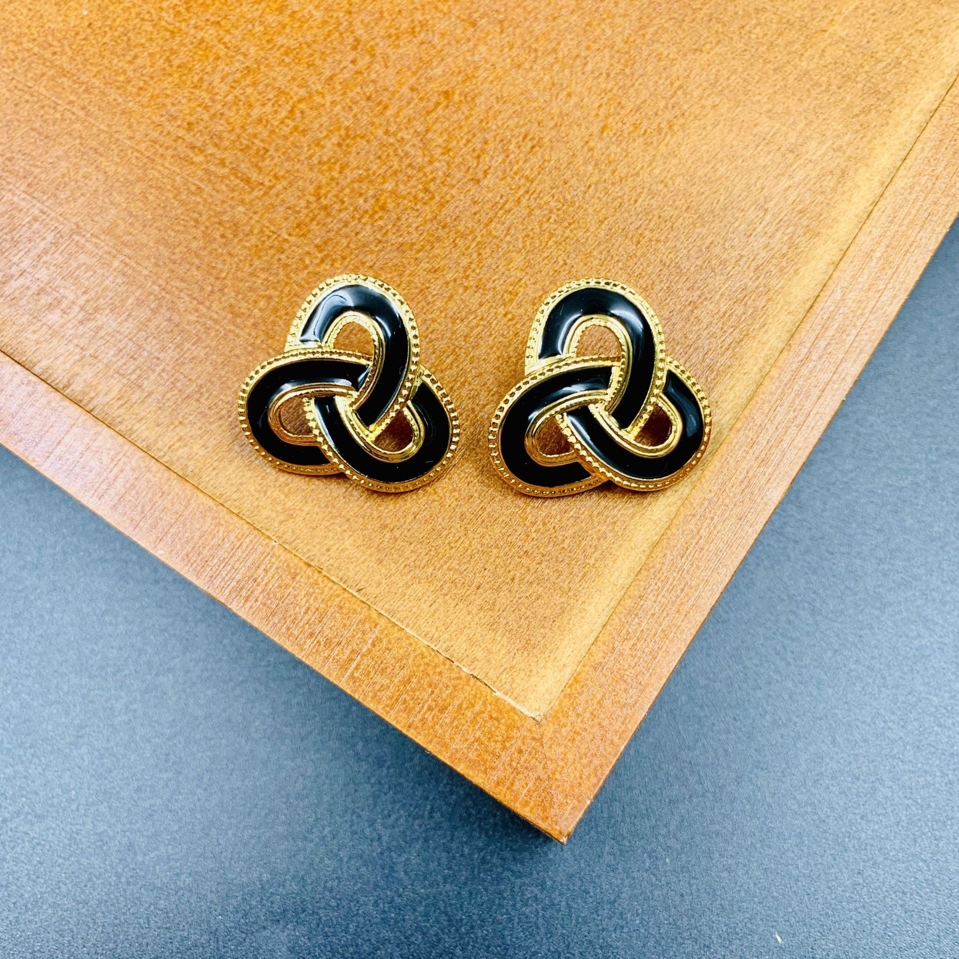 Flower line design jewelry set, elegant intellectual simplicity stud earrings necklace set_voghion.com