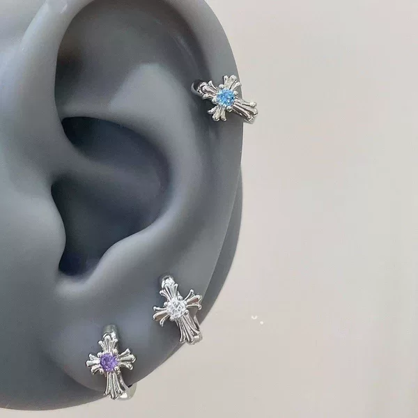 Titanium steel sparkling sweet and cool unique Chrome cross earrings, unique versatile ear cuffs, light luxury niche sweet earrings