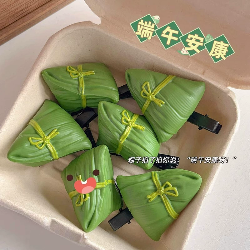 Симпатичная веселая сеть фестиваля лодок-драконов